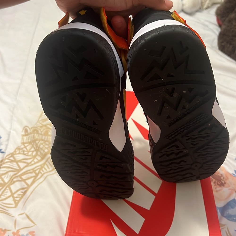 Nikes - Picture 4 of 5